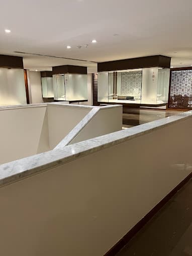 Museum Pusat Penelitian dan Studi Islam Raja Faisal dan pemandangan menakjubkan dari Jembatan Gantung Menara Kerajaan! 🌟