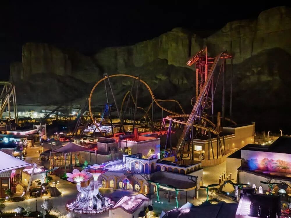 Menginap dua malam di hotel bintang 4 dengan tiket Six Flags Gold untuk dua orang.