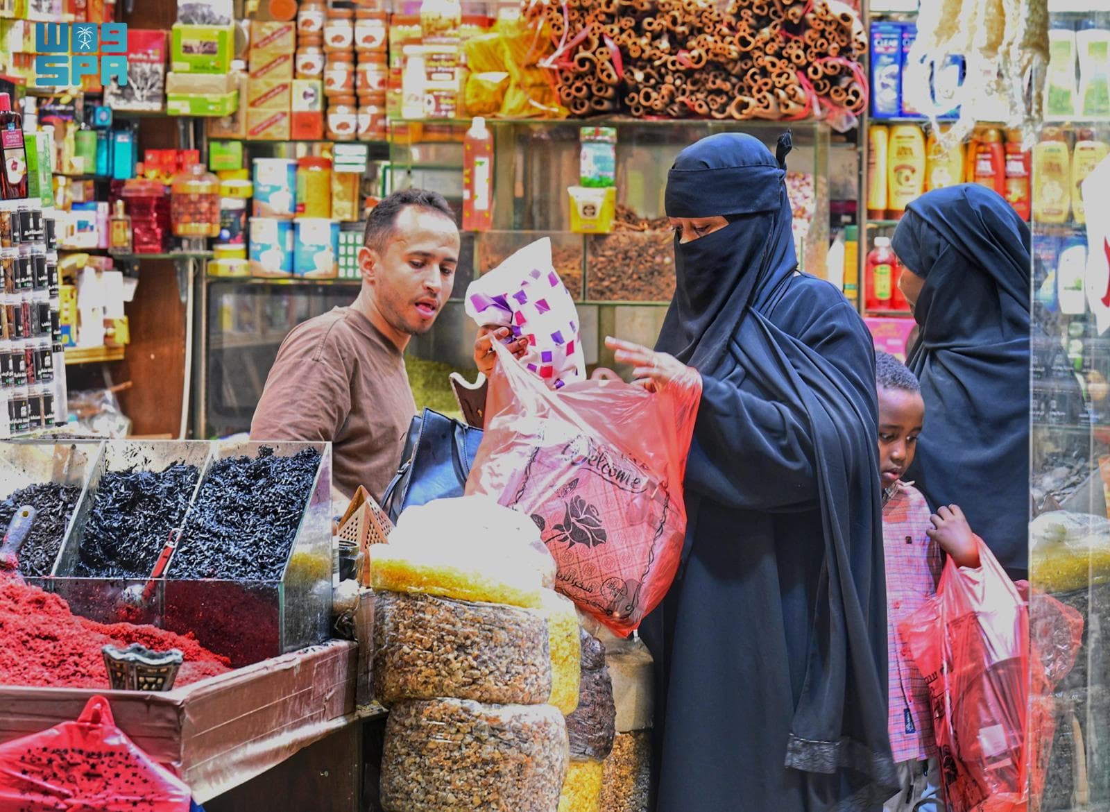 Tur belanja di kota tua Jeddah (Al-Balad) di pasar grosir dan oleh-oleh untuk pengunjung - untuk kelompok