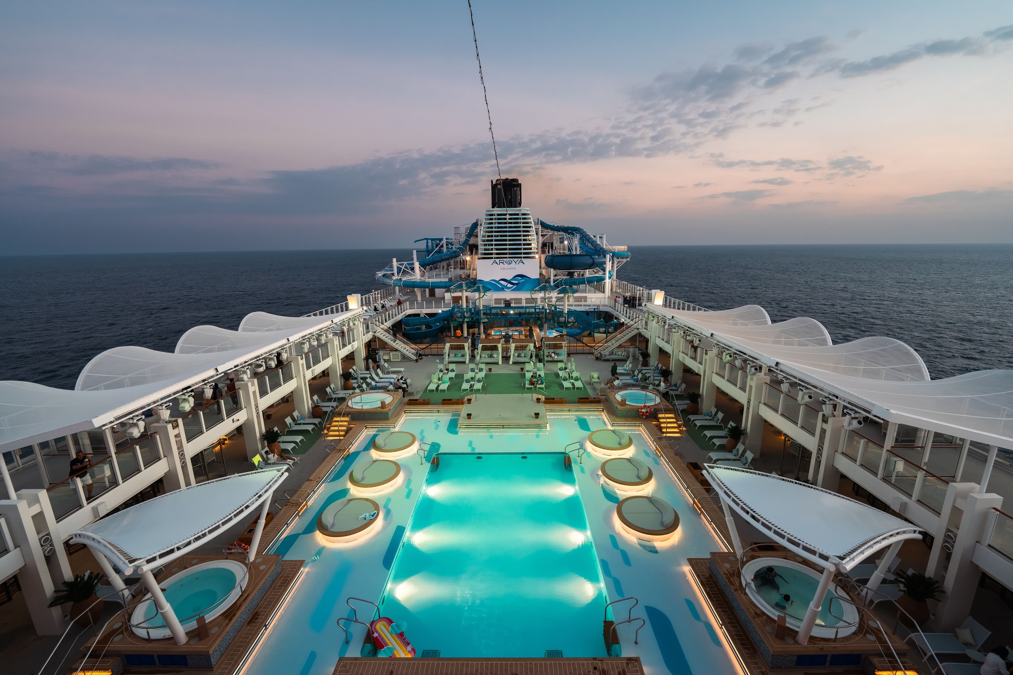 Crucero por Arroya y excursión a Jeddah Al-Balad: dos noches entre el mar y el patrimonio.