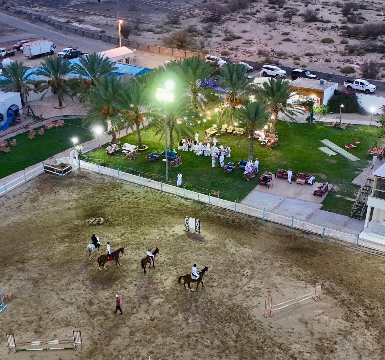 Rasakan pengalaman berkuda di Fal Al Ezz Equestrian Center.