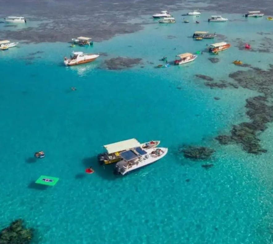 Un viaje en barco desde Jeddah hasta la zona de la isla Bayadah para actividades recreativas y snorkel.