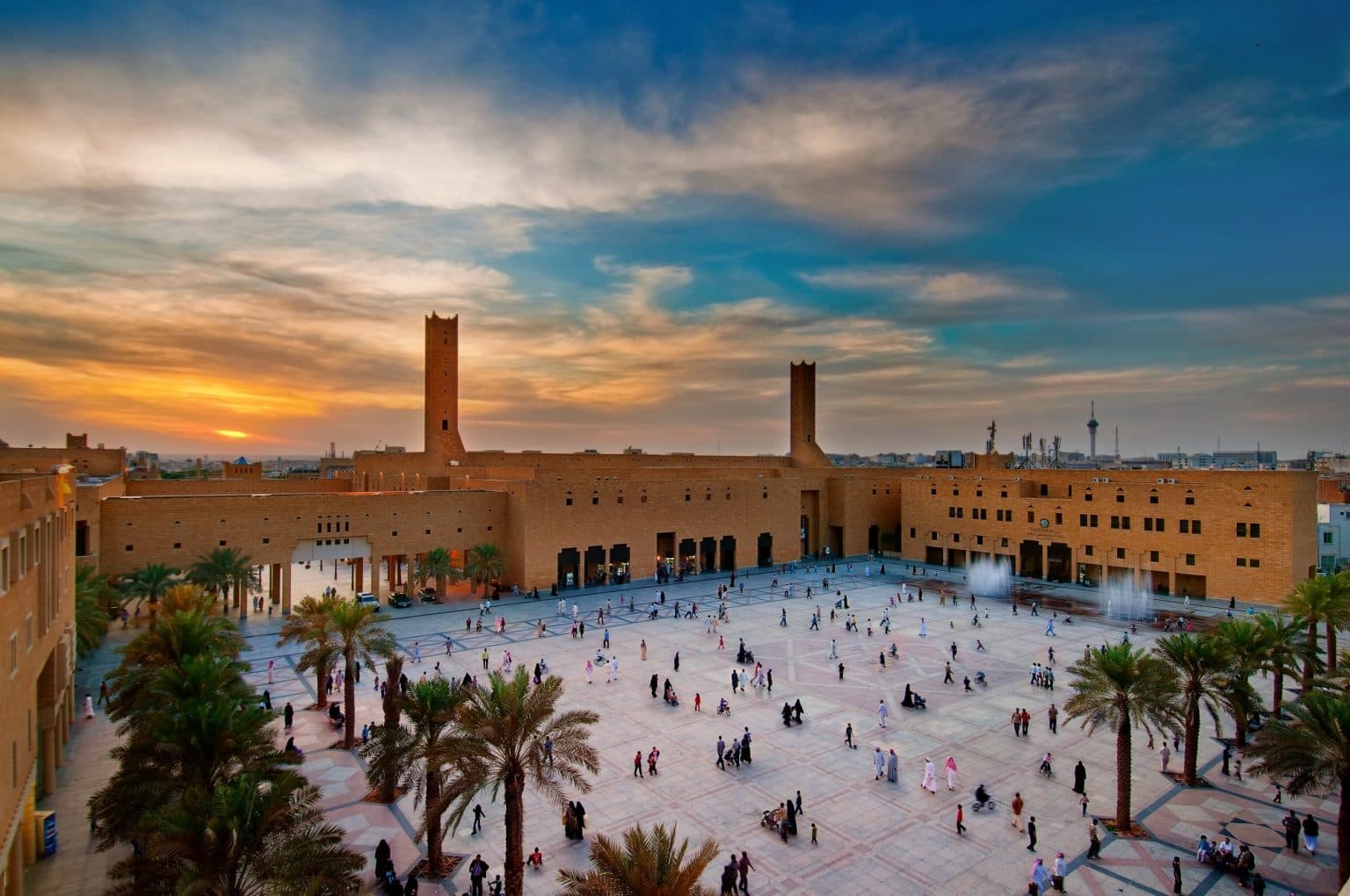 Tur ke Istana Kerajaan dan Menara Al Faisaliah