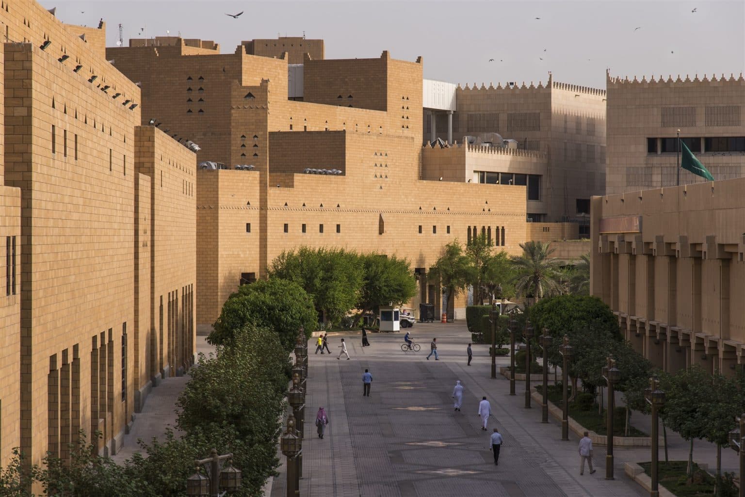 Tur ke Istana Kerajaan dan Menara Al Faisaliah