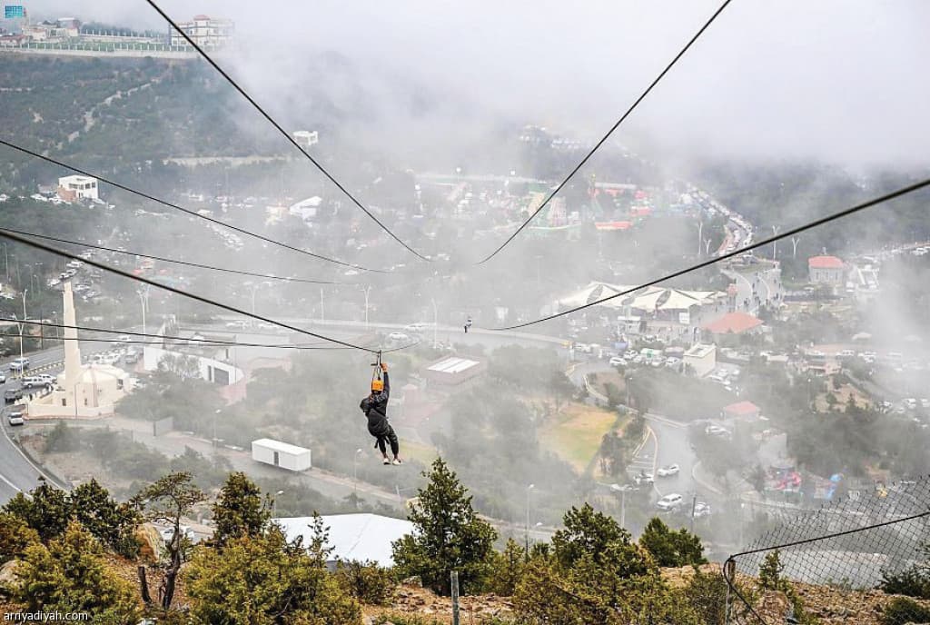 Pengalaman zip-lining di Raghadan